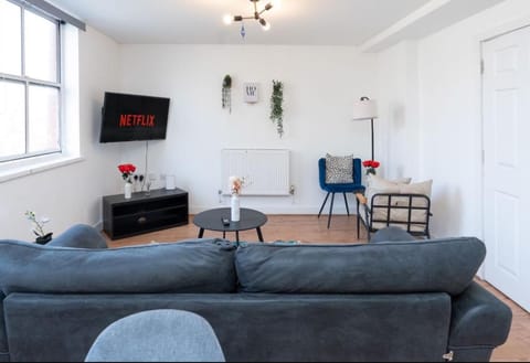 Central Southampton 2BR Work and Family Stay with Parking Apartment in Southampton