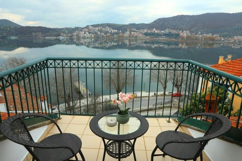 View (from property/room), Balcony/Terrace, Lake view, Mountain view