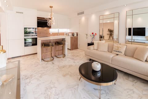 TV and multimedia, Kitchen or kitchenette, Living room, Seating area, Dining area, dishwasher, minibar, oven, stove