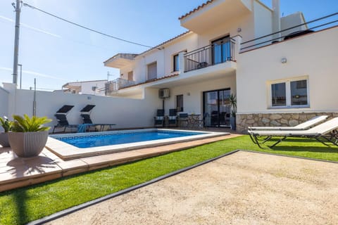 Balcony/Terrace, Pool view, Swimming pool, Swimming pool, sunbed