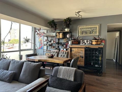 Seating area, Dining area