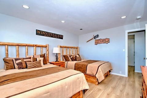 Beautiful 2 Bedroom 2 Bath Lake View Condo Close to Weirs Beach Apartment in Laconia