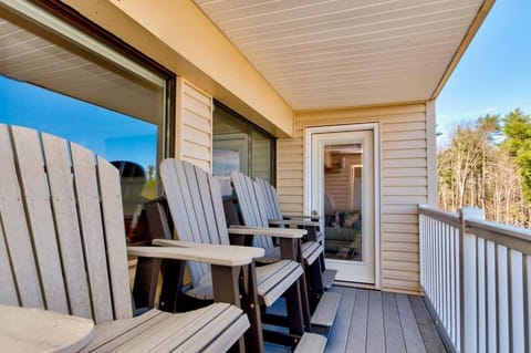 Beautiful 2 Bedroom 2 Bath Lake View Condo Close to Weirs Beach Apartment in Laconia