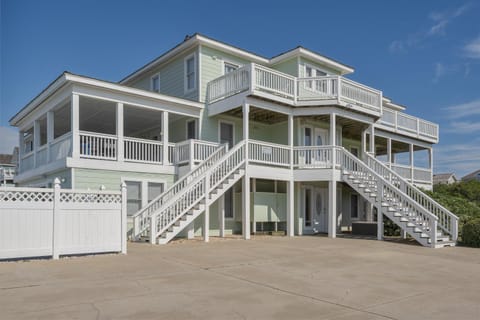 5570 - Atlantis House in Nags Head