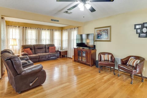 Hike, Fish and Explore McMinnville Farmhouse and Yard House in Center Hill Lake