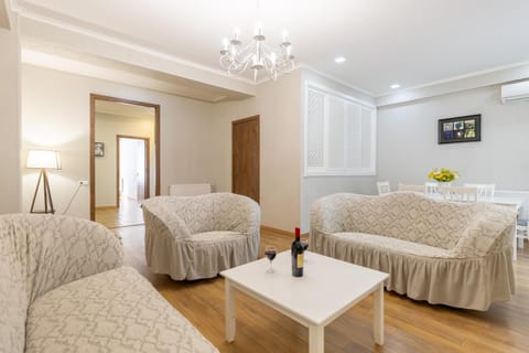 TV and multimedia, Living room, Photo of the whole room, Seating area