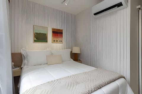 Bed, Photo of the whole room, Decorative detail, Bedroom, air conditioner
