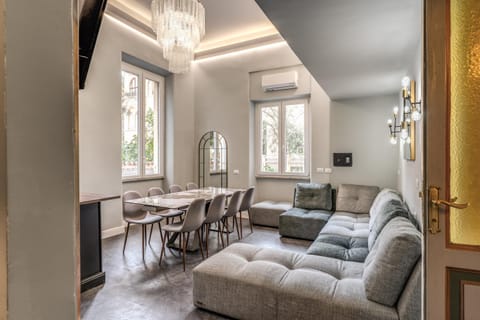 Kitchen or kitchenette, Living room, Seating area, Dining area