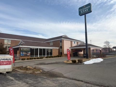 Extended Stay Inn & Suites Hotel in Marion