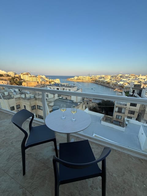 Serenità - Seaview Penthouse Apartment in Marsaskala