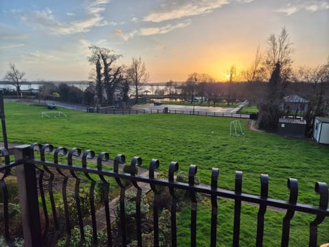 Harbour View Lodge House in Longford