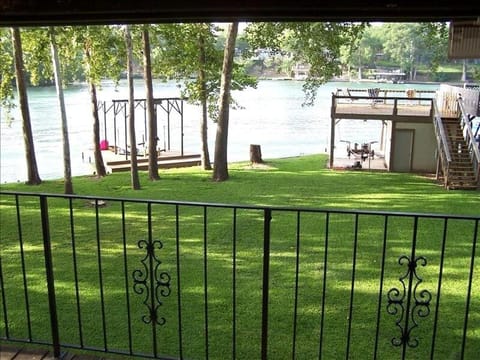 Paradise Haus on Lake Dunlap House in New Braunfels