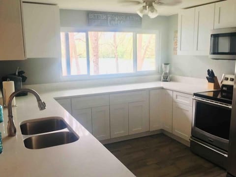 Paradise Haus on Lake Dunlap House in New Braunfels