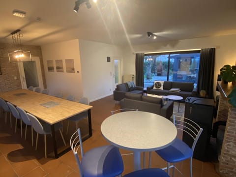 Living room, Seating area, Dining area