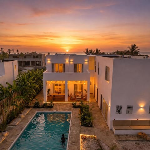Property building, Patio, Natural landscape, View (from property/room), Balcony/Terrace, Pool view, Sea view, Swimming pool, Sunrise, Sunset