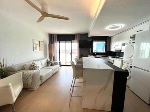 TV and multimedia, Kitchen or kitchenette, Seating area, Dining area, oven, stove