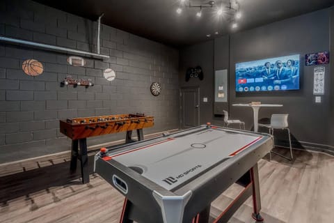 Game Room, Area and facilities