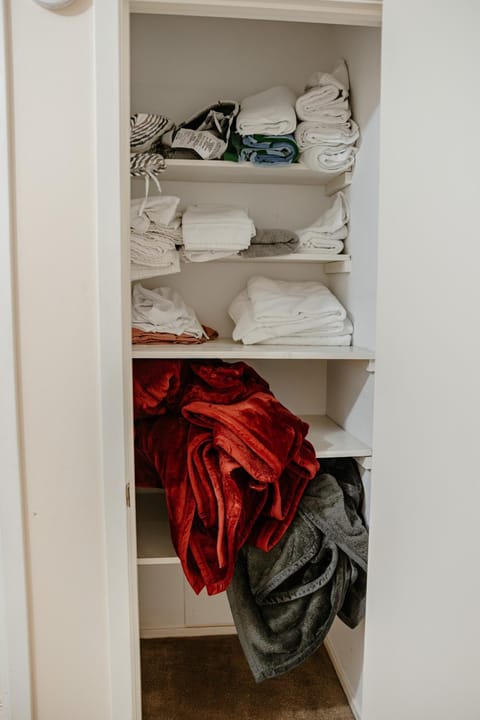 The Huntsville Nest - 2BR Near SHSU - Pool - WiFi - Free Parking Apartment in Huntsville