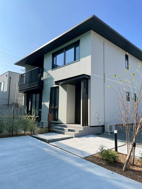 Property building, Day, Street view