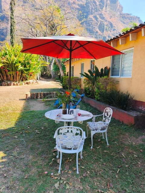Restaurant/places to eat, Garden, Balcony/Terrace