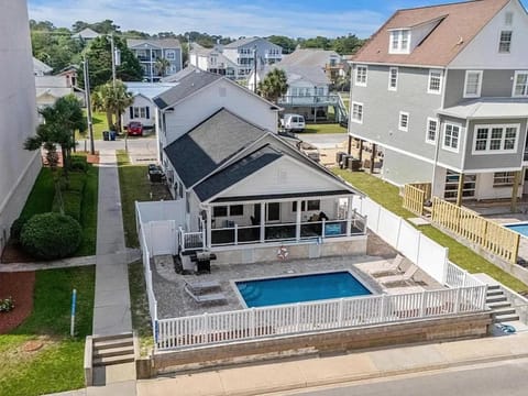 White Lotus Beach Retreat w Pool and Ocean Peek House in Crescent Beach