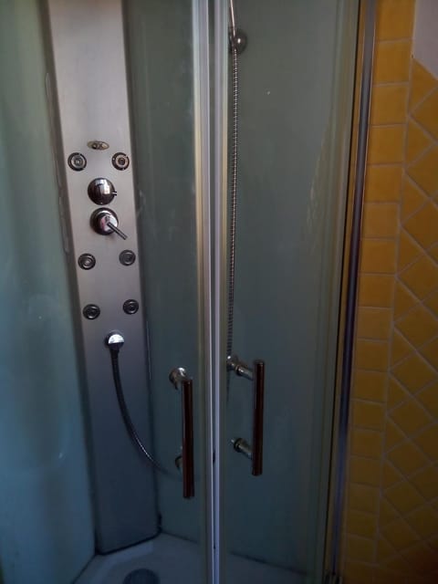 Camera tripla con bagno privato e aria condizionata Vacation rental in Olbia