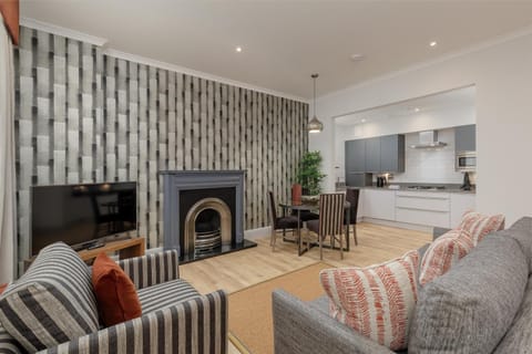 Destiny Scotland - Princes Street Residence Apartment in Edinburgh
