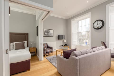 Destiny Scotland - Princes Street Residence Apartment in Edinburgh