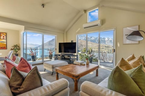 Living room, Mountain view