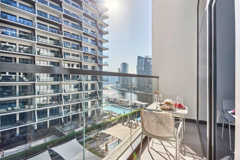 View (from property/room), Balcony/Terrace, City view, Pool view