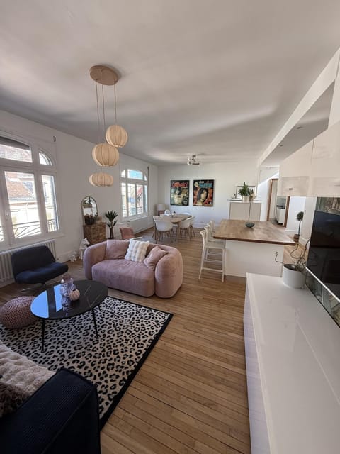 Communal lounge/ TV room, Living room