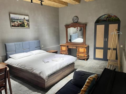 Bed, Living room, Photo of the whole room, Seating area, Bedroom