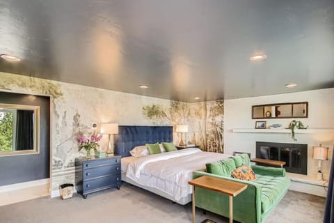 Spacious Suite Mtn Views Peaceful & Private Apartment in Applewood