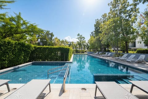 Day, Swimming pool, sunbed