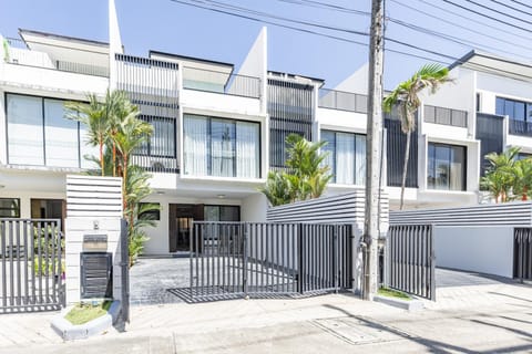 Property building, Neighbourhood