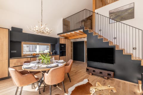 Dining area, kitchen