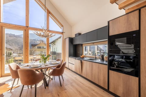 Dining area, kitchen