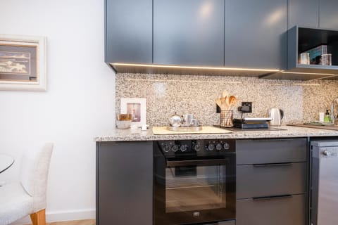 129 Paarl 2 Bedroom Lux Aprt With Parking & Aircon Apartment in Cape Town