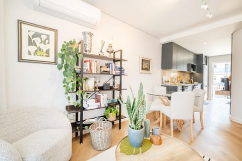 129 Paarl 2 Bedroom Lux Aprt With Parking & Aircon Apartment in Cape Town