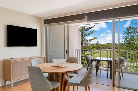 TV and multimedia, View (from property/room), Balcony/Terrace, Seating area, Dining area