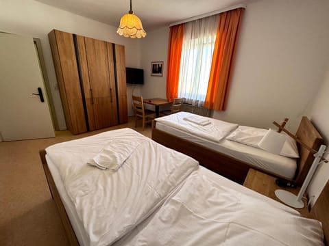 TV and multimedia, Bedroom, wardrobe