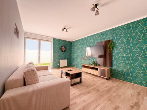 Communal lounge/ TV room, TV and multimedia, Living room, Seating area, Evening entertainment