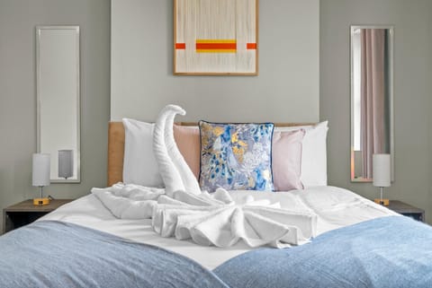 Bed, Bedroom, towels