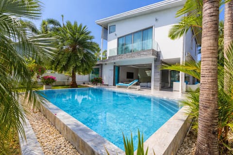 Property building, Swimming pool