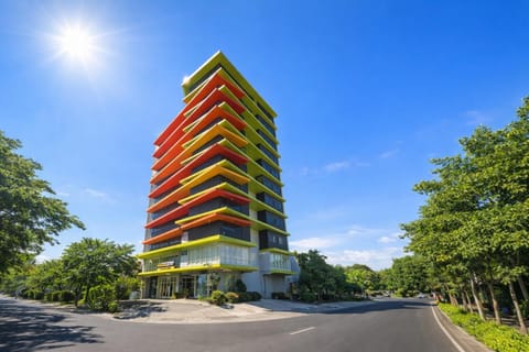 Property building, Facade/entrance, Day