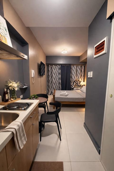 Bed, Kitchen or kitchenette