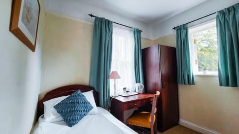 Bedroom, towels, wardrobe