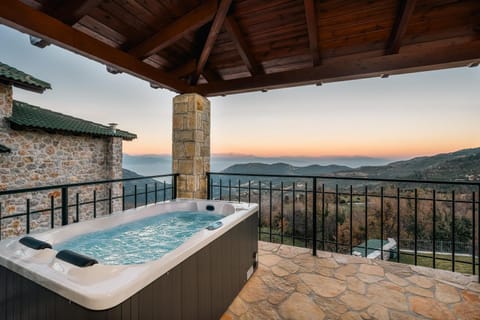Hot Tub, Hot Tub, Balcony/Terrace, Mountain view, Mountain view