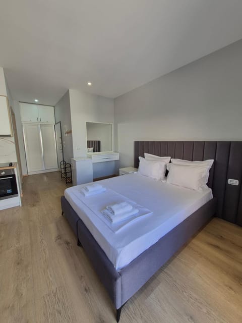 Bed, Photo of the whole room, Bedroom, towels