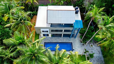 Property building, Day, Natural landscape, Bird's eye view, Garden, Garden view, Pool view, Swimming pool, Swimming pool